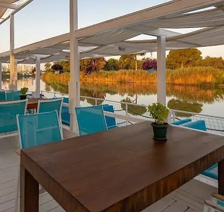 Hotel River 3*