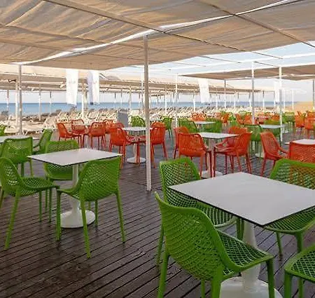 Hotel River 3*