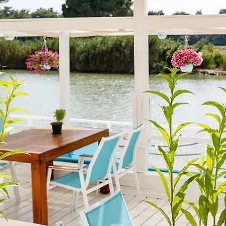 River Hotel 3*