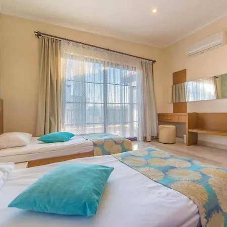 Hotel River 3*